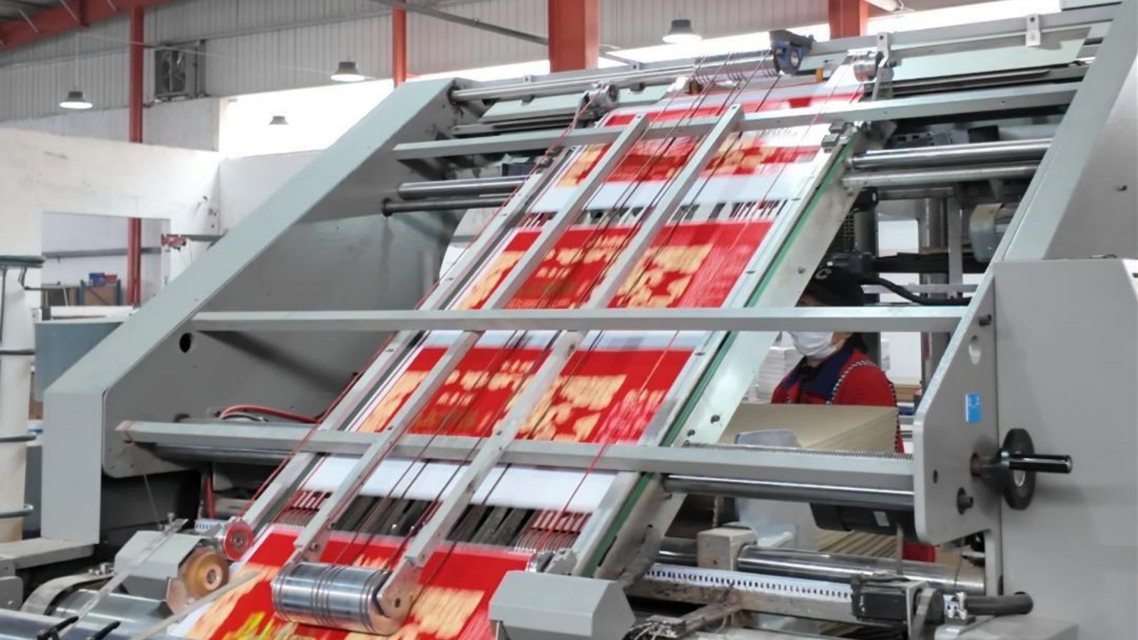 Sheet-to-sheet litho-laminator in action